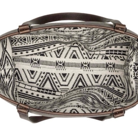 Thirty One Reversible Tote in Rio Weave - Picture 4 of 13